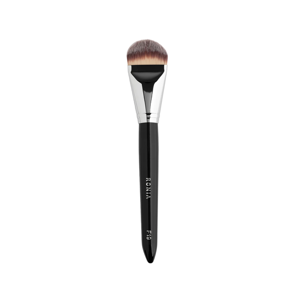Ronia F19: LARGE PADDLE FOUNDATION BRUSH - WIDE